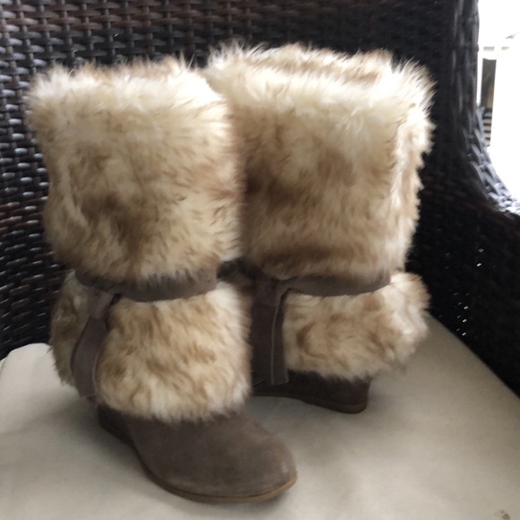 BCBGENERATION Brown Suede Faux Mink Fur FREESIA Wedge Boots - Picture 5 of 16